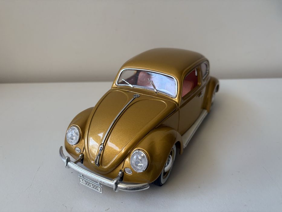 Model Volkswagen Beetle Garbus 1:18 BBurago (maisto welly)