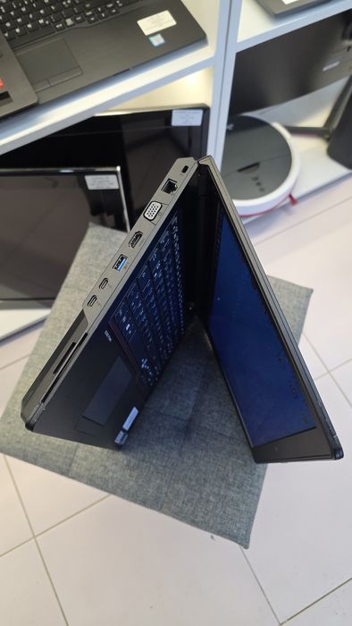 Fujitsu i7 32gb 512gb