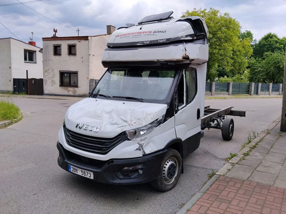 Iveco daily  3.0d 180KM 2024r 344tys.km poobijany jezdny stan bardzo dobry