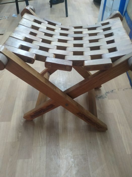 Стол кухонный+4 табуретки