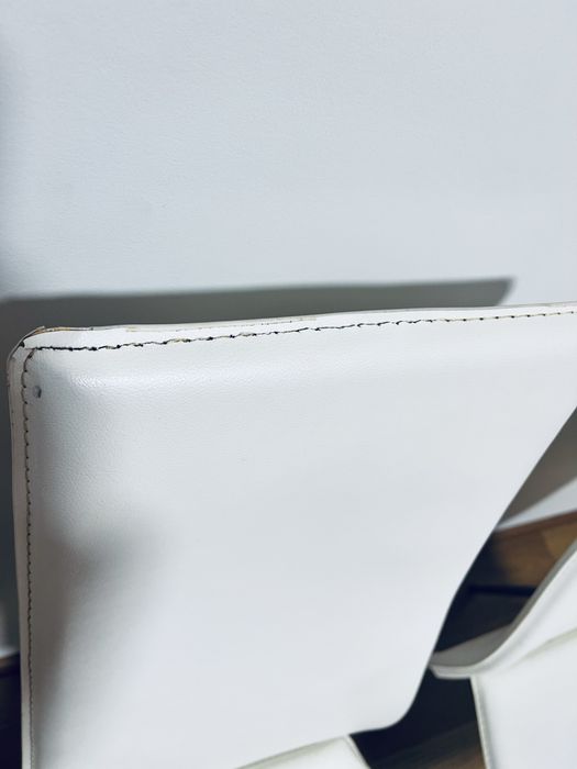 Duas cadeiras de sala de jantar