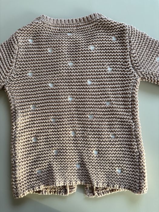 Sweterek w serduszka 104