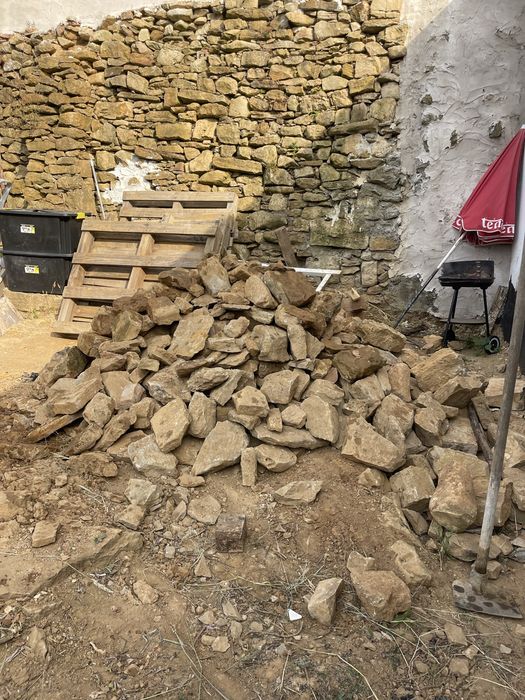 Vendo pedra para muros/construção
