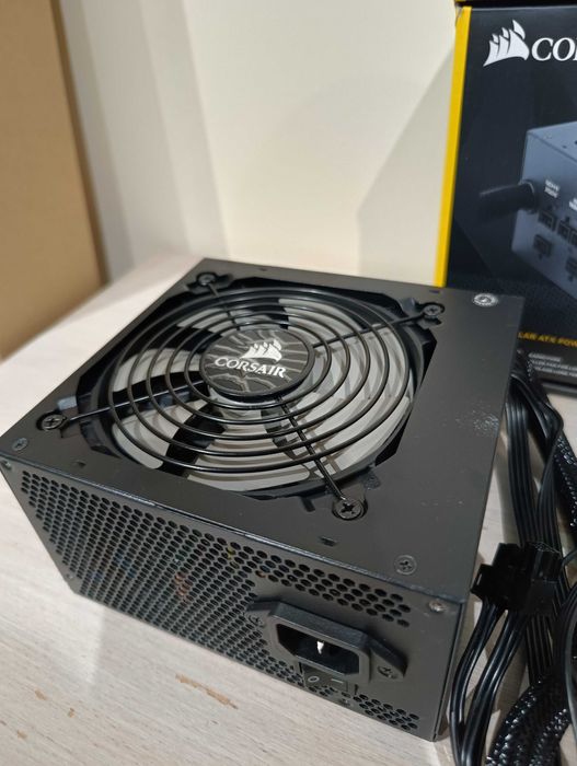 Fonte de alimentação Corsair TX650M