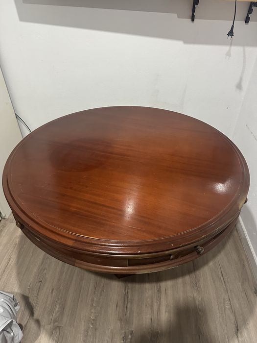 Mesa de Jogo com suporte de copos