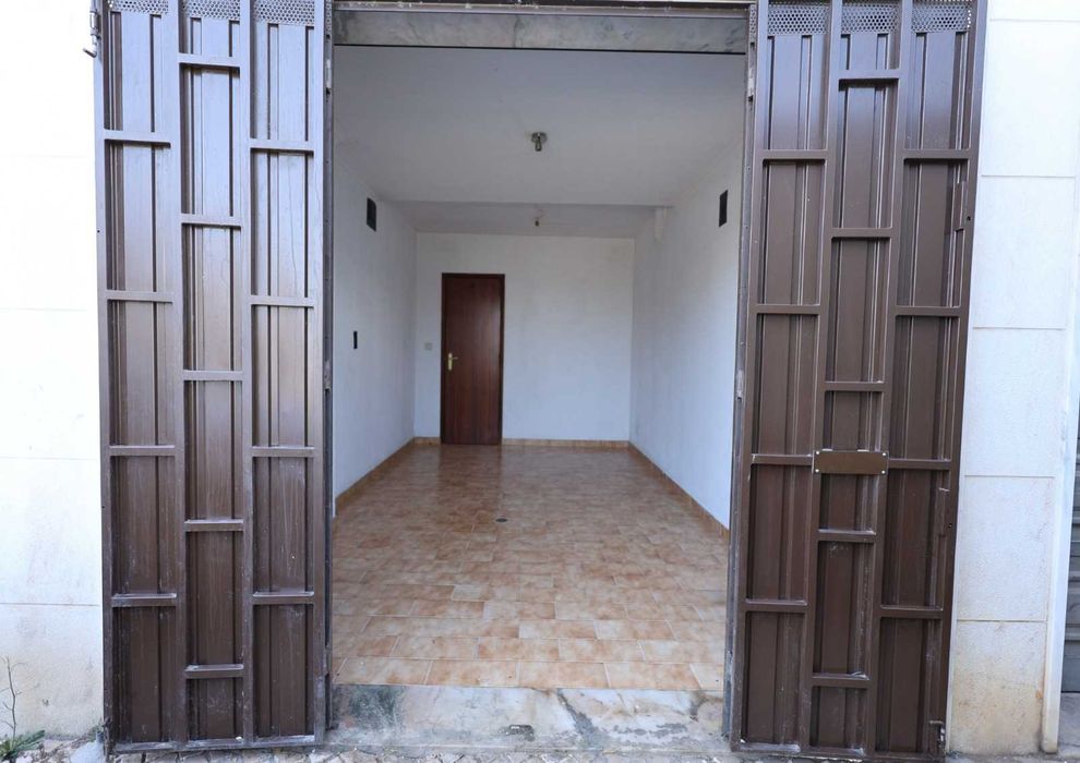 Garagem no Sobralinho com WC junto à EN 10