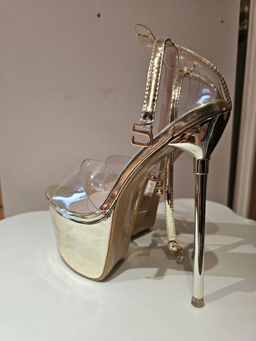 Szpilki szklanki CUDNE złote