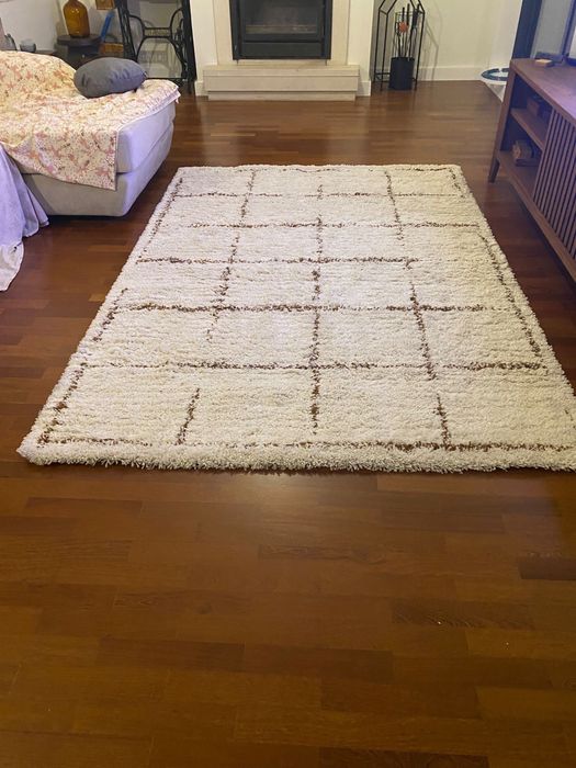 Tapete interior creme e castanho