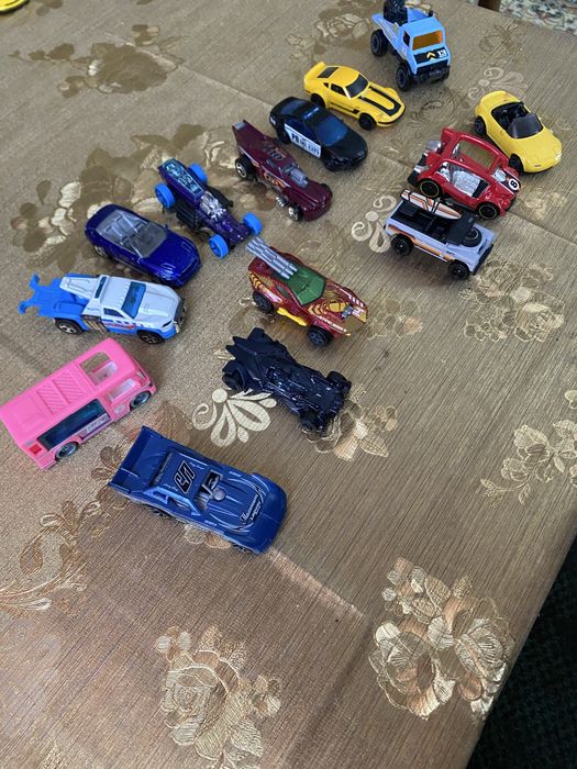 Машинки Hot wheels та інші ціна за всі 24шт  450грн