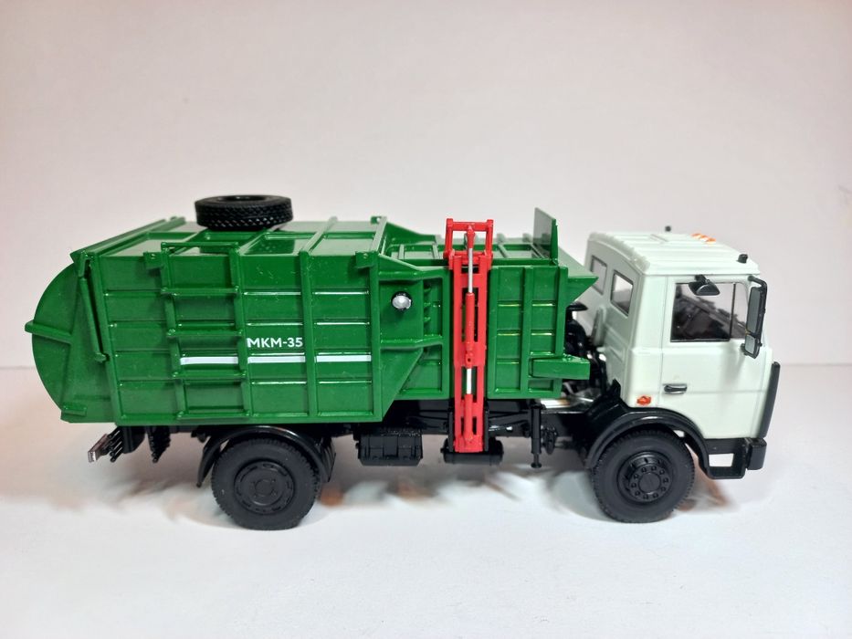 МКМ-35 на базі МАЗ-5337 (1/43)