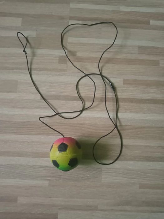 Piłka na gumce do rzucania