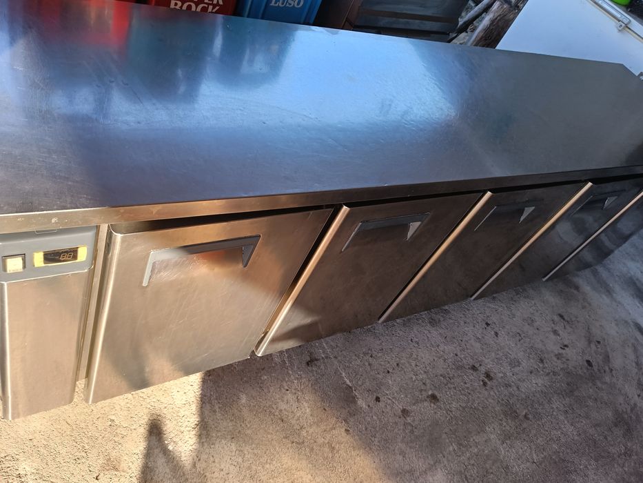 Bancada refrigerada 5 portas em inox