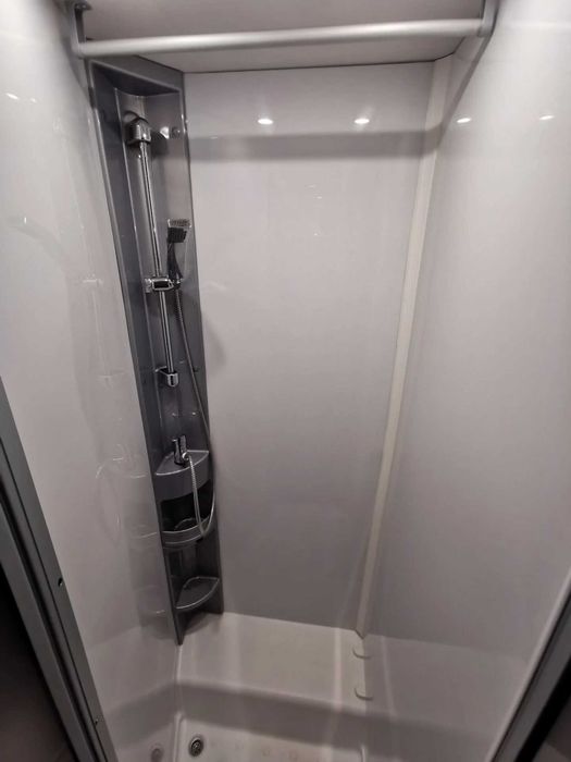 Wynajem kampera Półintegra 5 osób zimowy isofix ogrzewanie Dethleffs