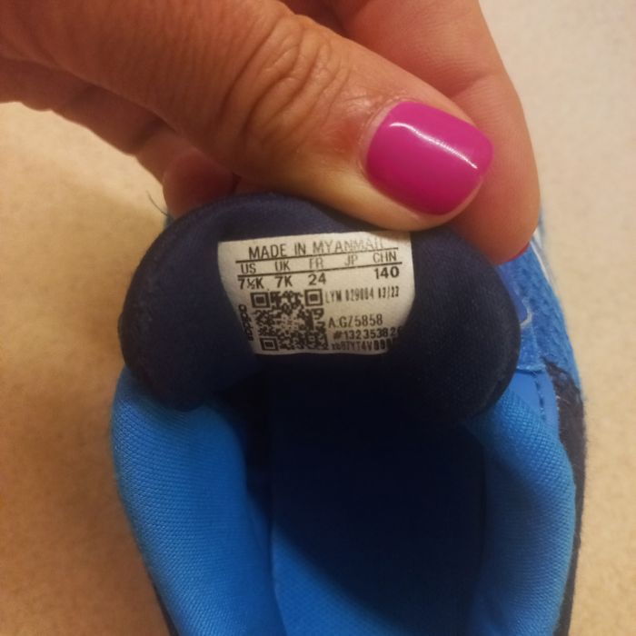 Продам кросівки Adidas.