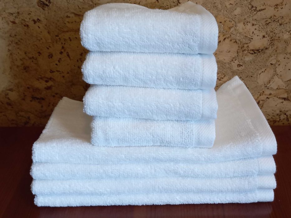 Полотенце белое махровое 30х50 отельное