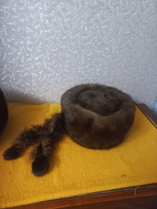 Продаю норковую мужскую шапку б/у.цена 250гр. Эмитация.