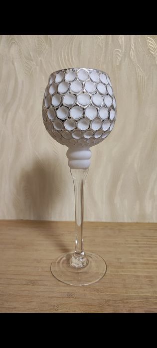 Продам красивый подсвечник