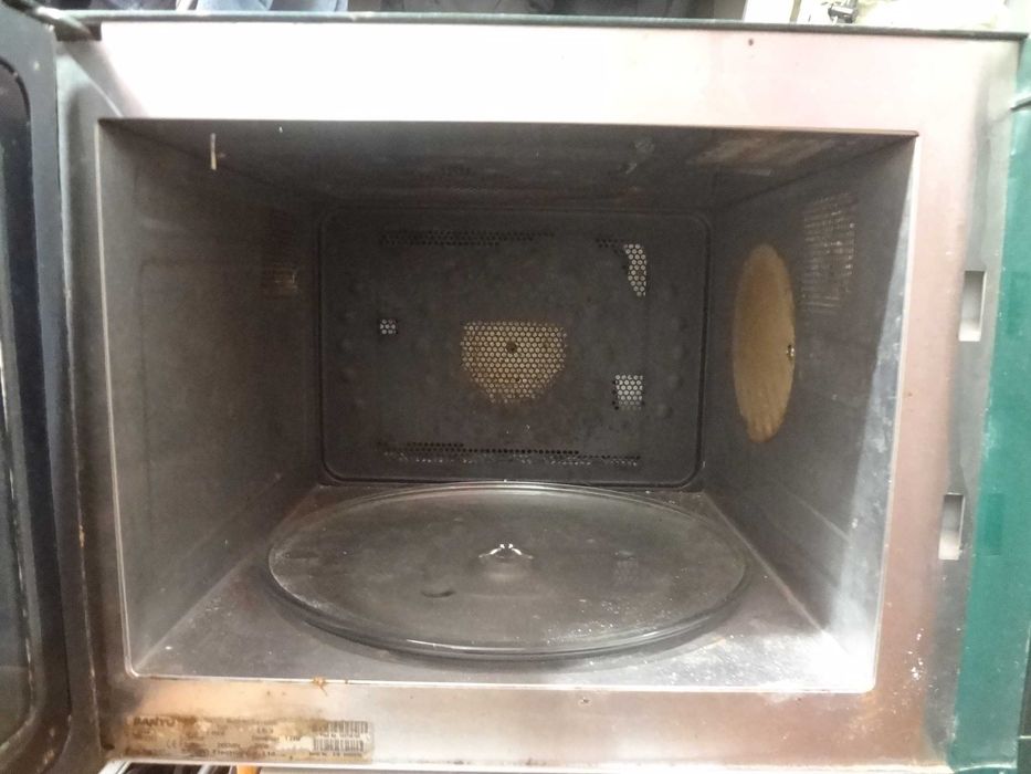 Продам микроволновую печь Sanyo EM-D9550. Не работают кнопки.