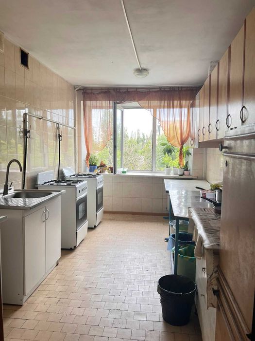 Продам велику 18,7м.кв. кімнату з ремонтом в гуртожитку біля м.Лісова і Чернігівська. ТЕРМІНОВО
