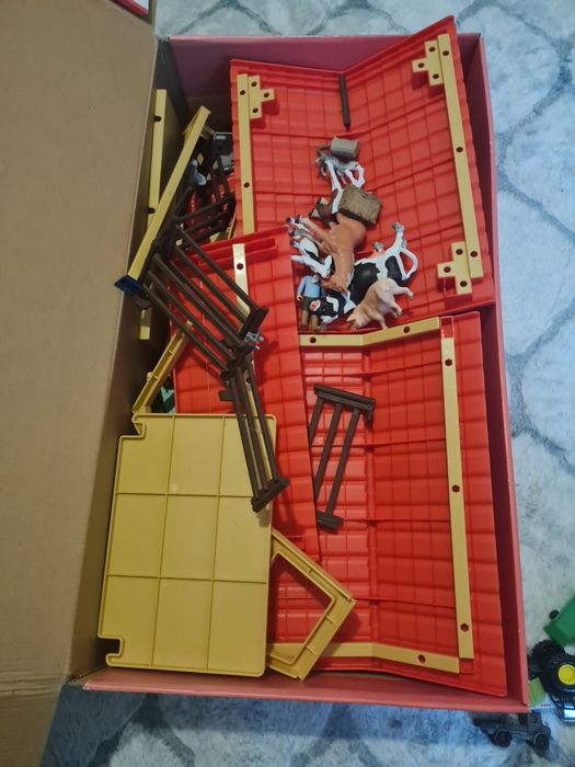 Duża farma do zabawy . Budynki,zwierzęta.