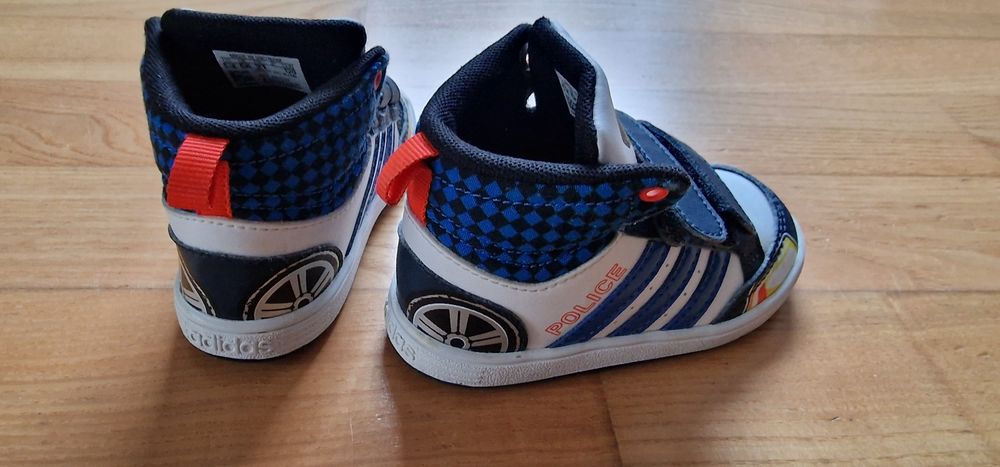 Adidasy chłopięce Police r.21