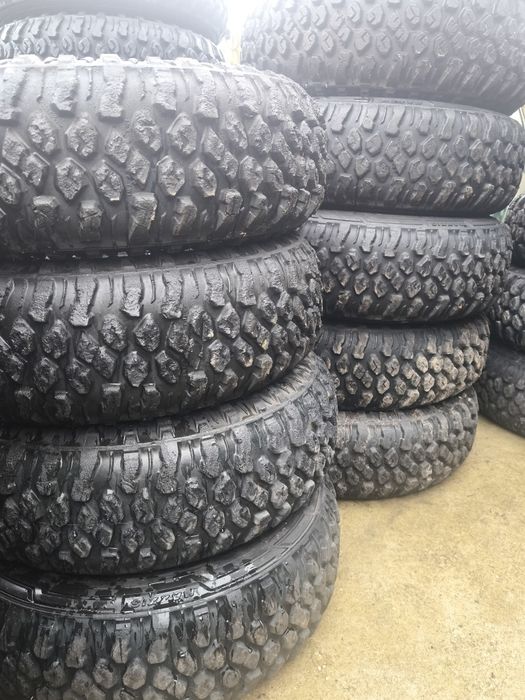 Vendo pneus 32x10r15 ou 32x10r16 ou 30x10.r15 ou 255x75r15 ou 30x10r14