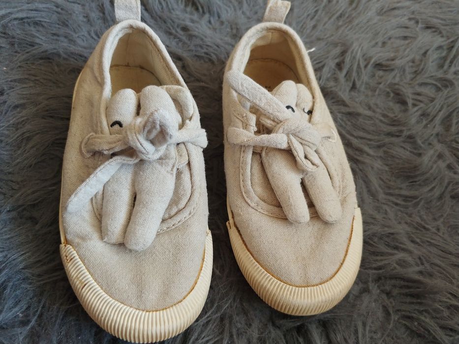 Buty dziewczęce z zajączkiem