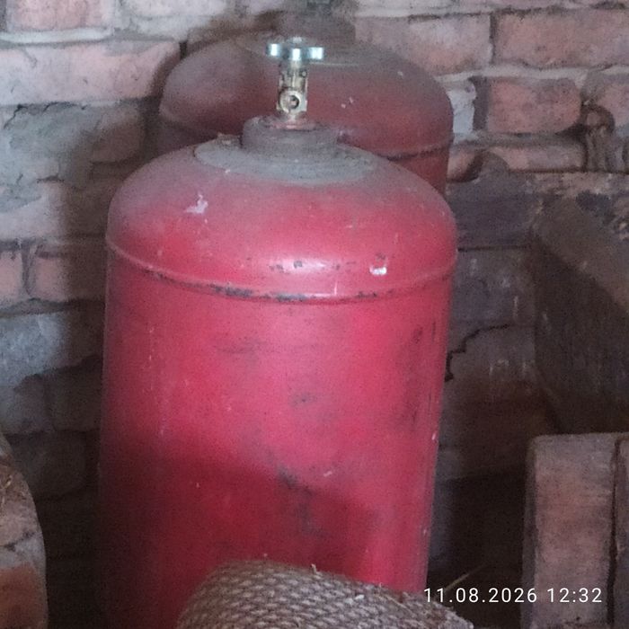 Залишився один.Залізці!.Балони газові в супер стані
