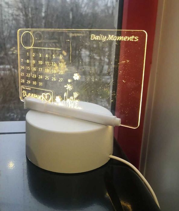 Акриловая прозрачная светящаяся доска с календарем для заметок.