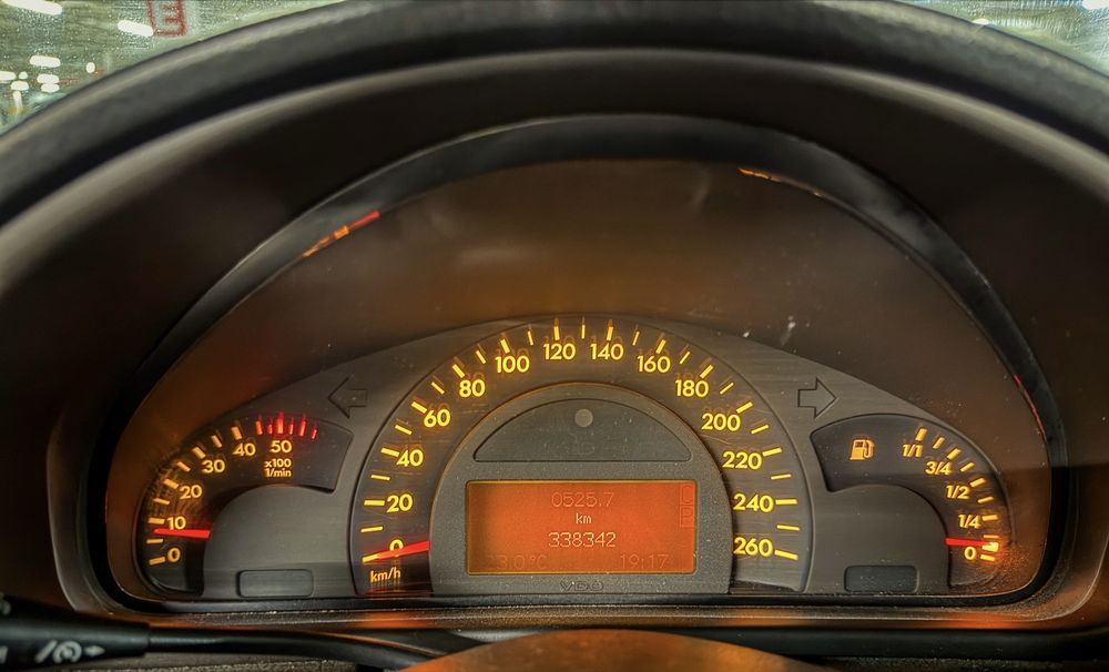 Mercedes-Benz C 220 — fotografia 10