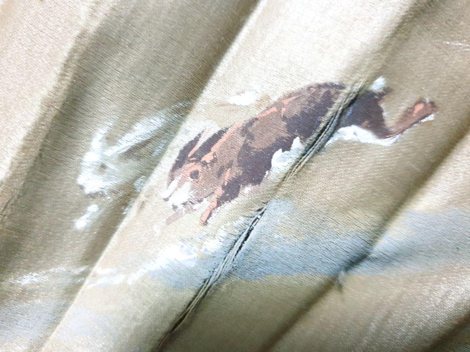 Maravilhoso romântico antigo leque em seda castanha pintada à mão