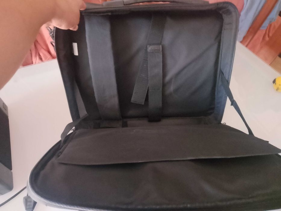 Mala para portátil como nova c muita arrumação