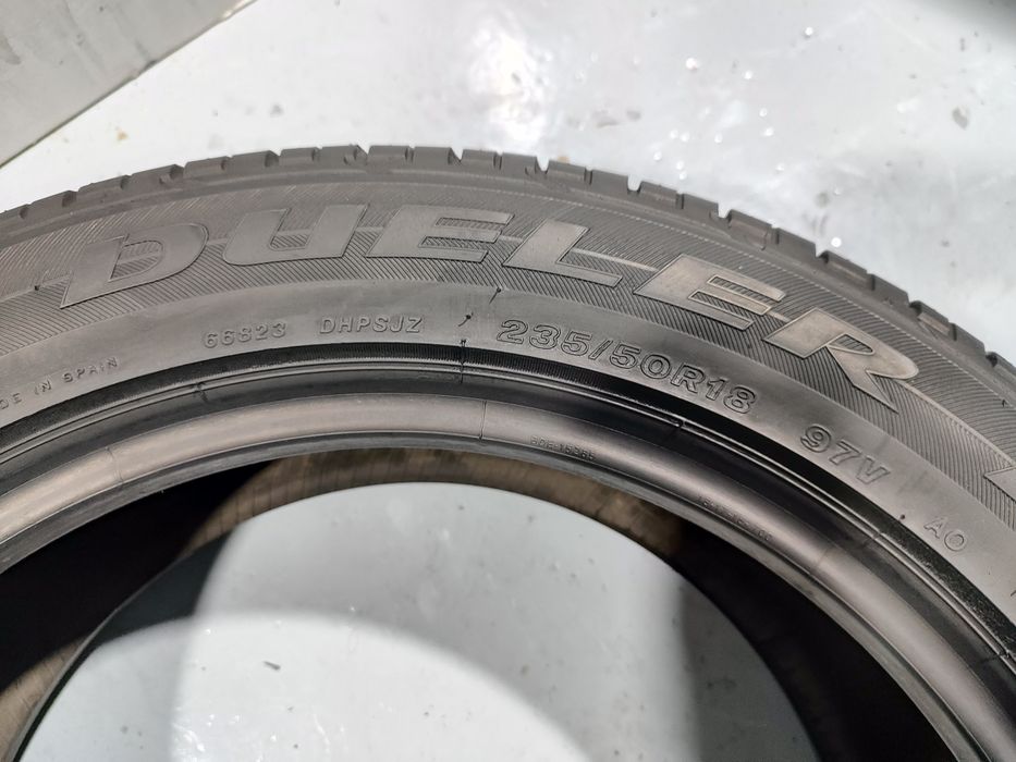 2 pneus semi novos 235-50R18 Bridgestone - Entrega grátis