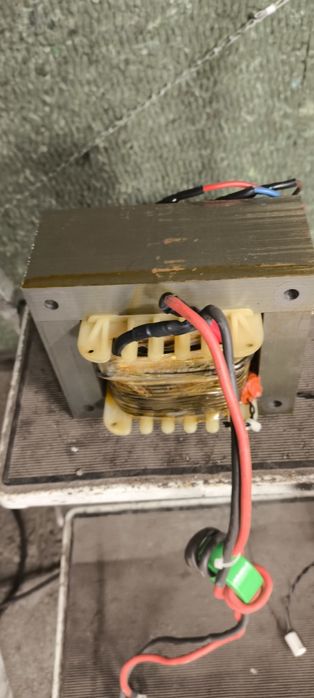 Transformator TR-2500 AVR z UPS Sinline 3000