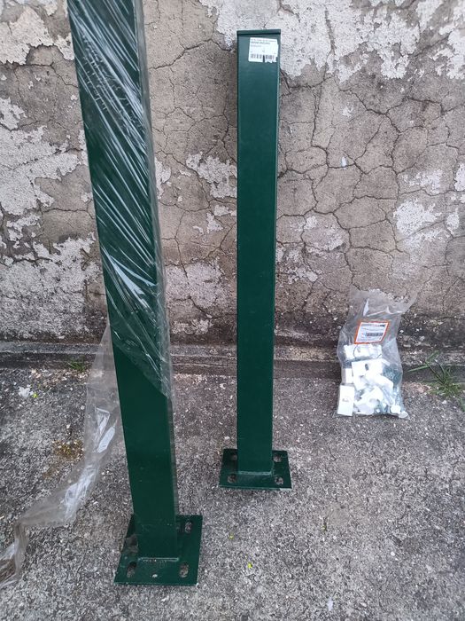 Buchas para postes para vedação metálica + 12 braçadeiras (Novo)