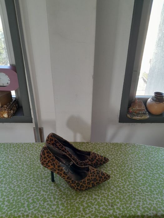 Vendo Sapatos de Senhora muito bonitos como novos