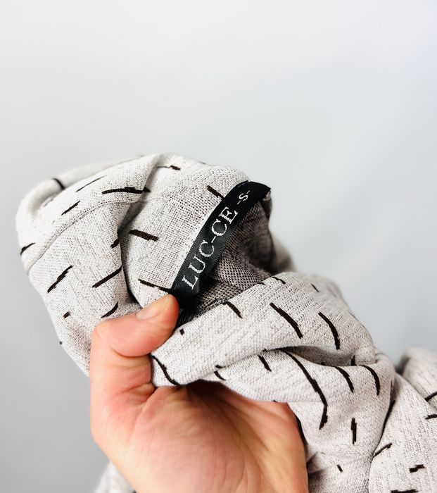 Jasnoszara sukienka z golfem i kreskami S 36