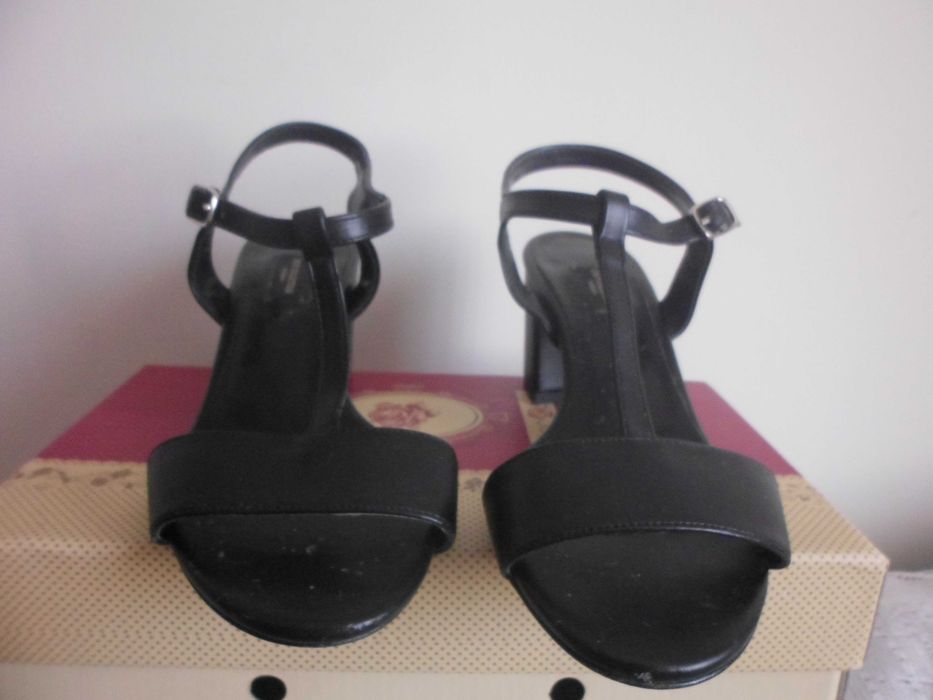 sandálias como novas para senhora cor preta