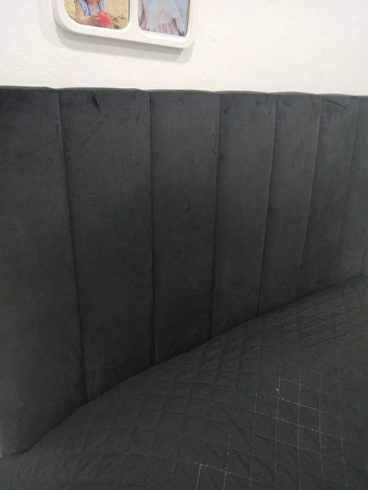 Vendo cama com estrado e colchão, com dois anos.