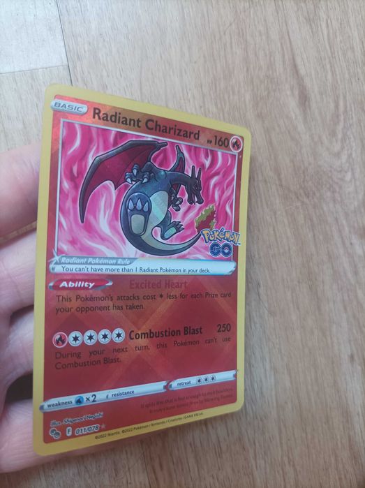 Carta de Pokémon: Charizard Radiante Shiny do Pokémon Go