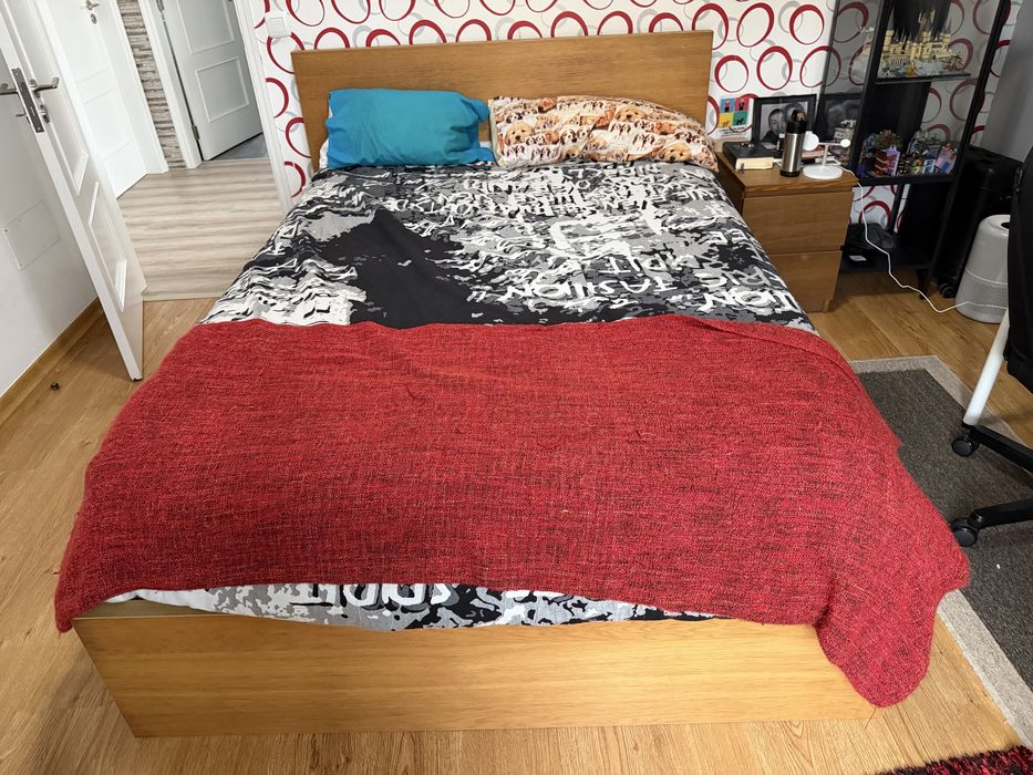 Cama IKEA grande – 200 cm de comprimento x 170 cm de largura