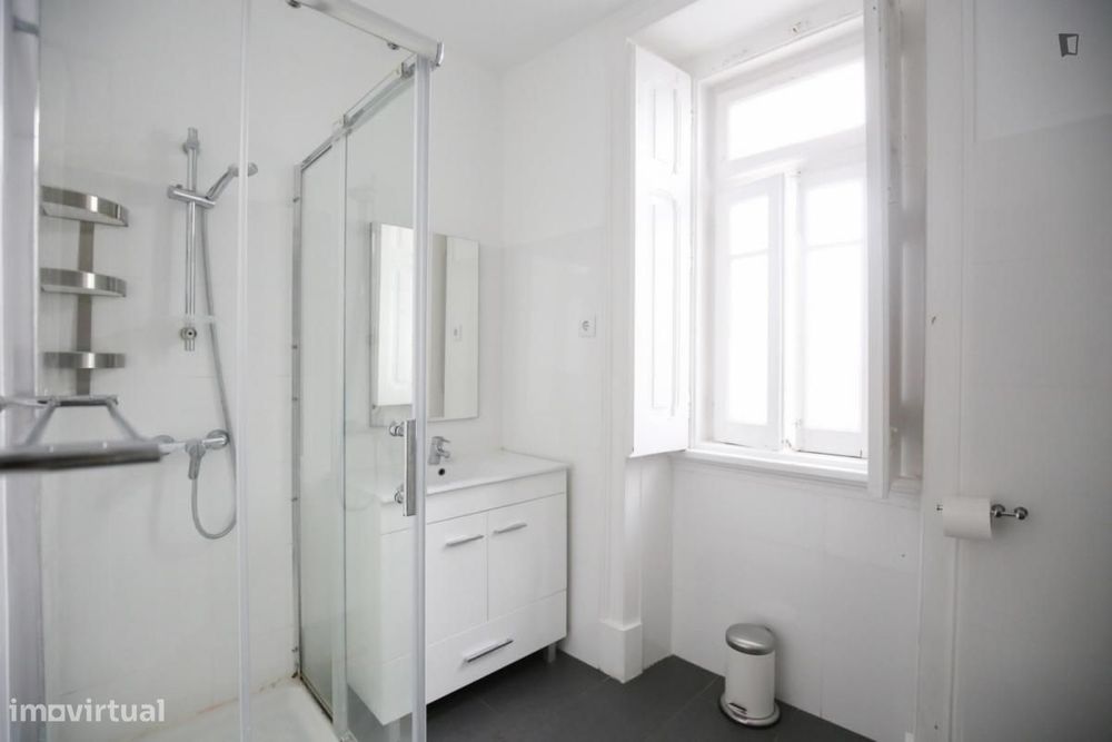 Quarto - localizado em Arroios Lisbon