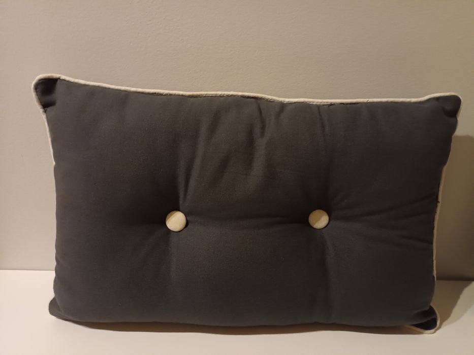 Duas almofadas cinza escuro novas