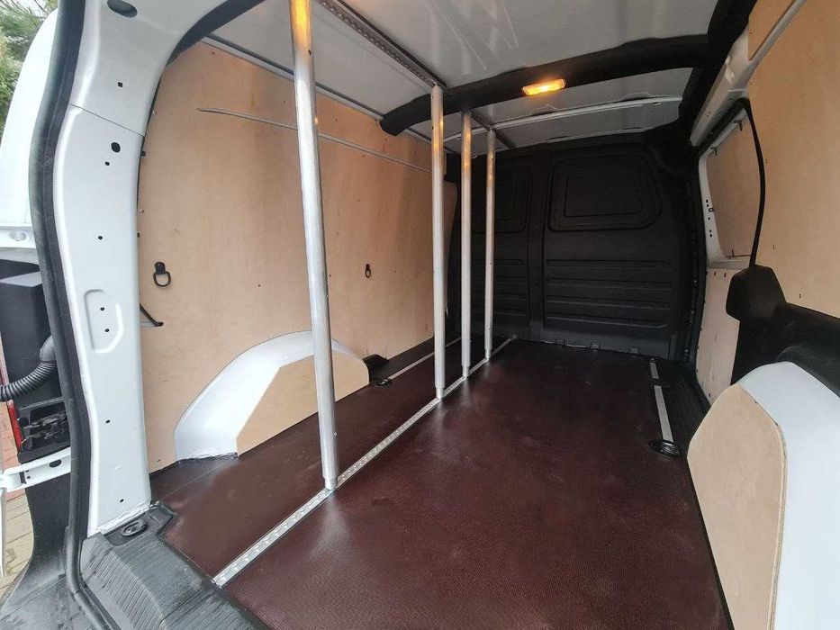 Zabudowa zabezpieczenie ze sklejki Renault Kangoo van