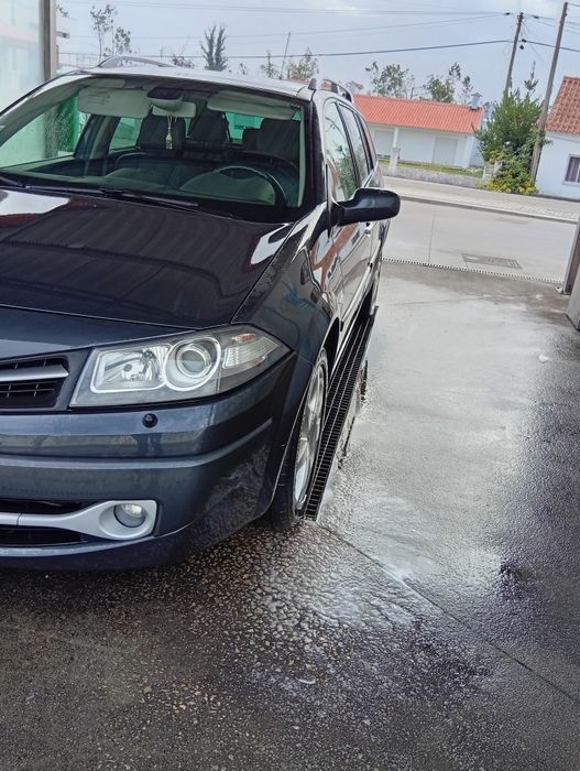 Carrinha para mudar de garagem Megane 110 CV motor 1500 teto panorâmico estofos em pele