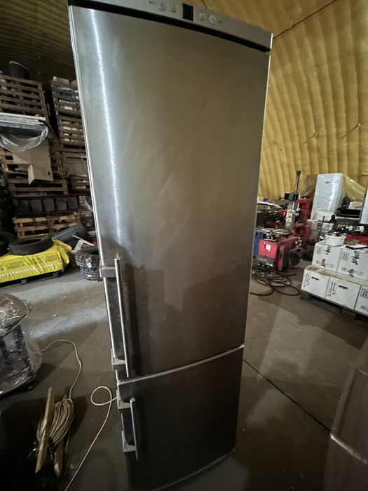 Продам холодильник Liebherr