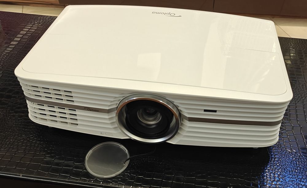 Проектор кінотеатральний 4k Optoma UHD60