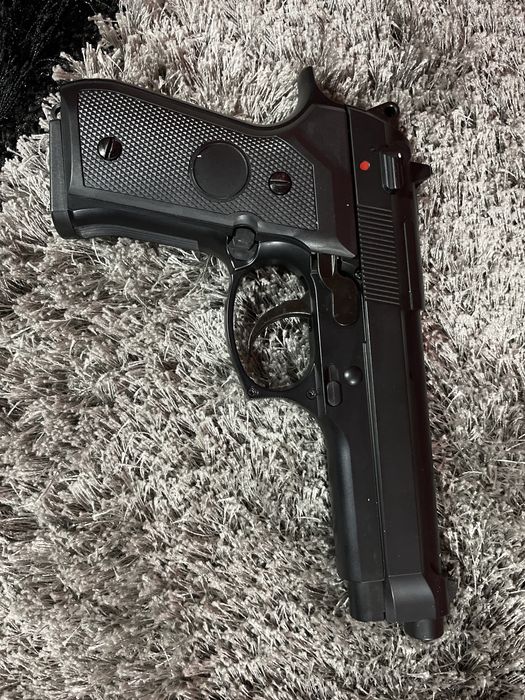 PISTOLA M9 GREEN GAS AIRSOFT (PORTES GRATIS)