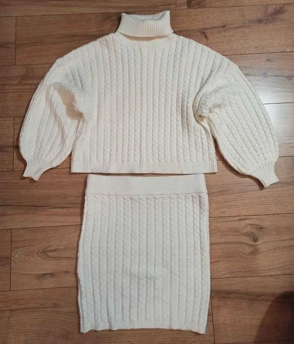 Mohito, komplet sweter ze spódnicą, ecru, wyprzedaż. warkocz, piękny