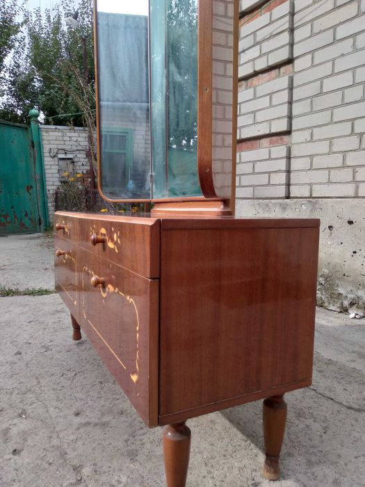 Мебель для спальни трюмо двух створчатое